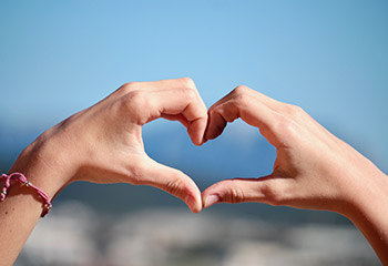 參與社會(huì)公益責(zé)任